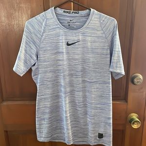 Men’s medium gray Nike Pro short sleeve t shirt